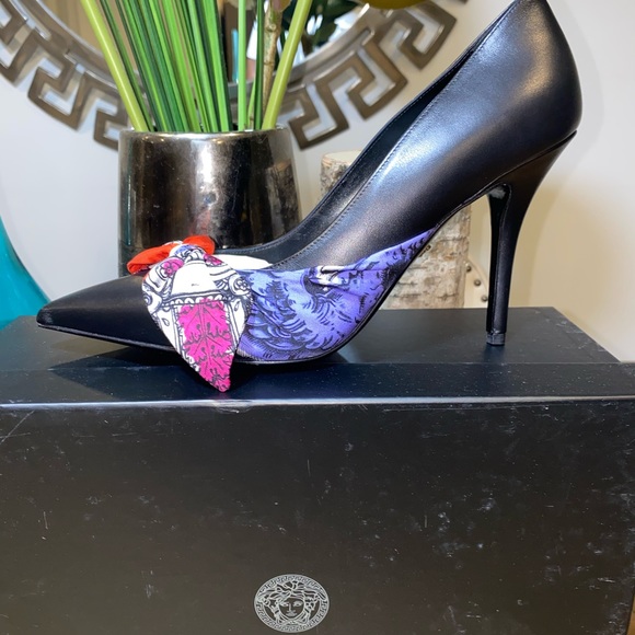 Versace Décolleté Leather Pumps w/Bow - Picture 8 of 12